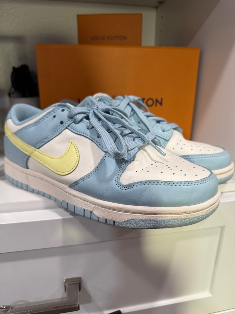 Nike Low-Top Sneakers in Light Blue, White & Pale Yellow